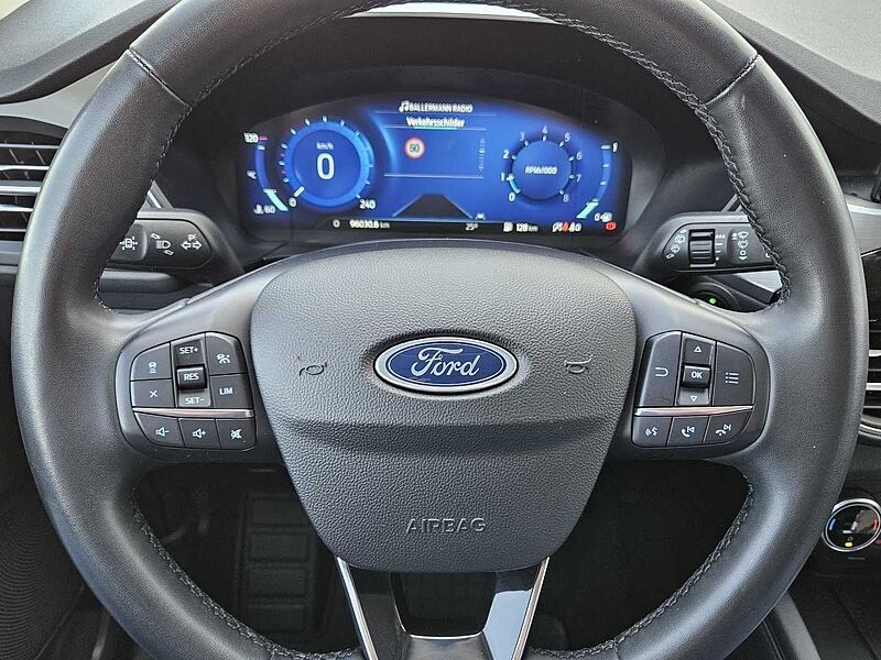 Ford Kuga TITANIUM*AHK*ACC*LED*WiPa*BLIS*RFK* Titanium
