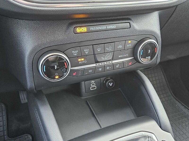 Ford Kuga TITANIUM*AHK*ACC*LED*WiPa*BLIS*RFK* Titanium